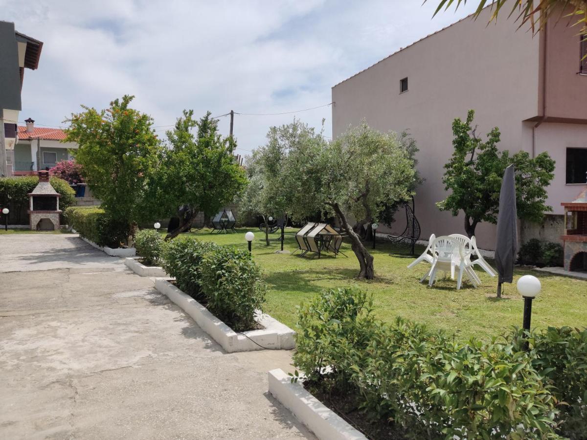 Villa Elina House And Garden à Nikiti  Extérieur photo